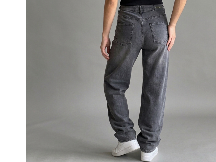 Jeans Wide leg chiusura assimmetrica vestibilità loose