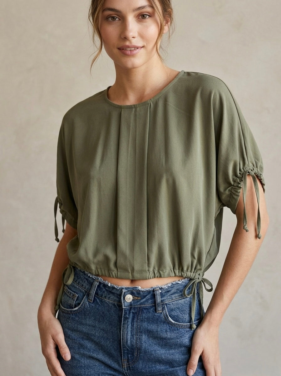 Blusa Cropped Safari Verde Oliva con Dettagli Arricciati