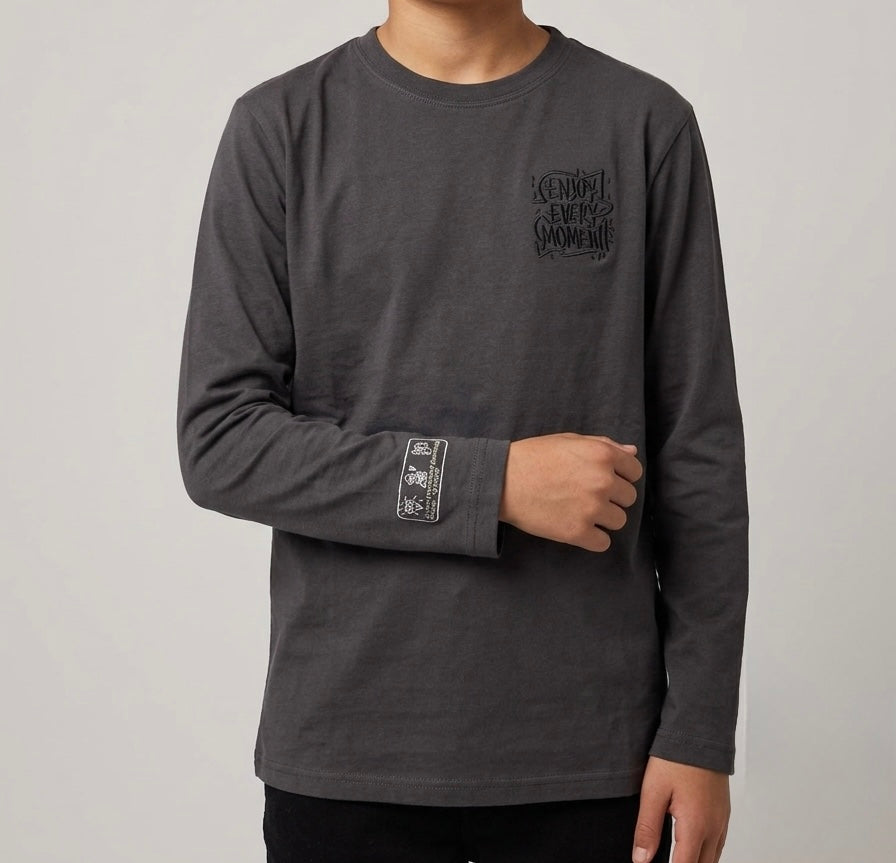 T-shirt Enjoy Manica Lunga da Ragazzo Grigio Antracite in Cotone Elasticizzato