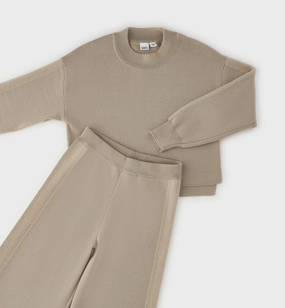 Completo Adele Beige in Maglia con Pullover e Pantalone Wide Leg