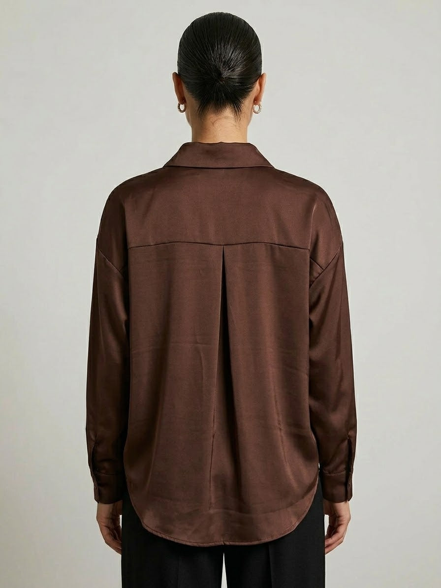 Camicia Salvador in Satin Fluid con Nodo Frontale Marrone e gioiello