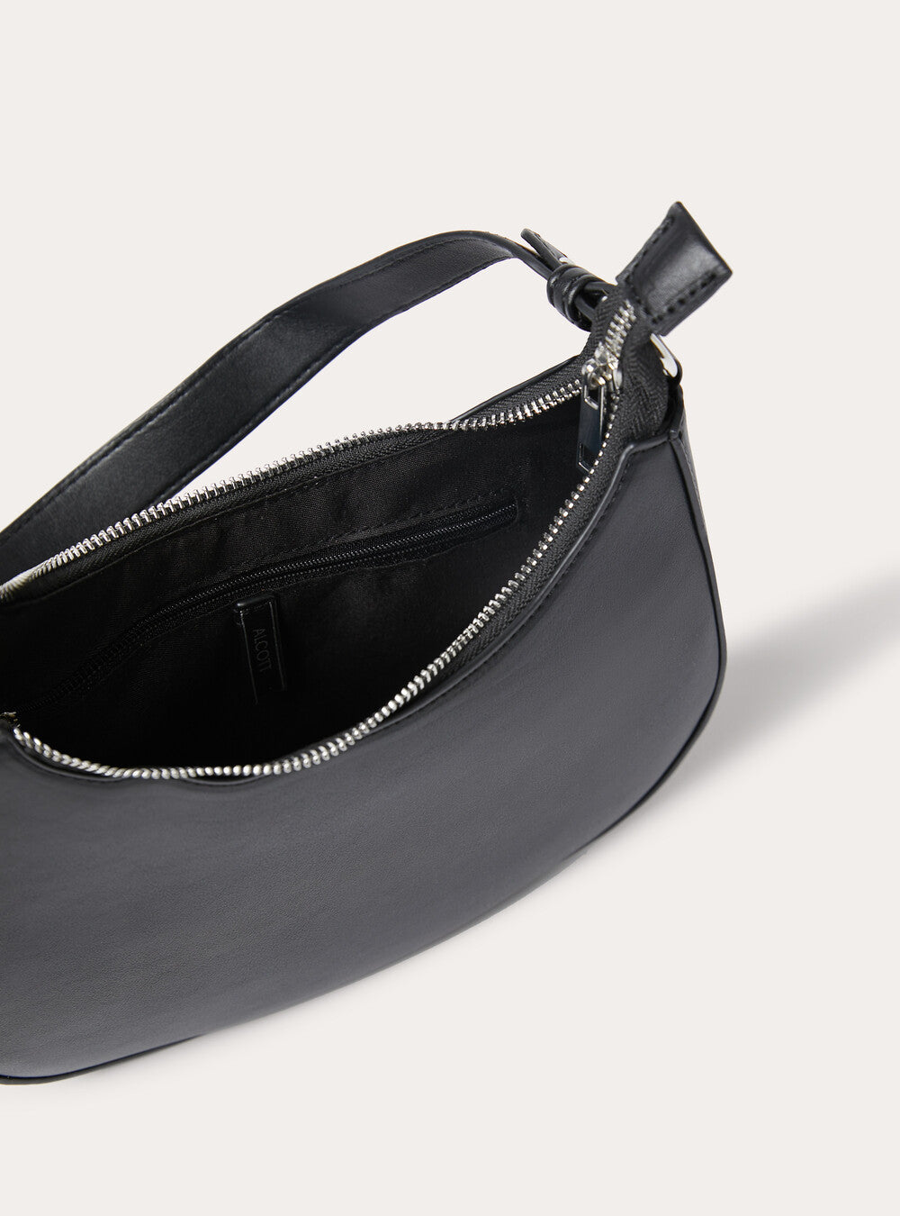 Borsa a Spalla a Mezza Luna Iris in Similpelle Nero