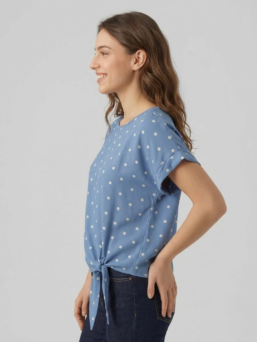 Blusa a pois con fiocco frontale blu polvere