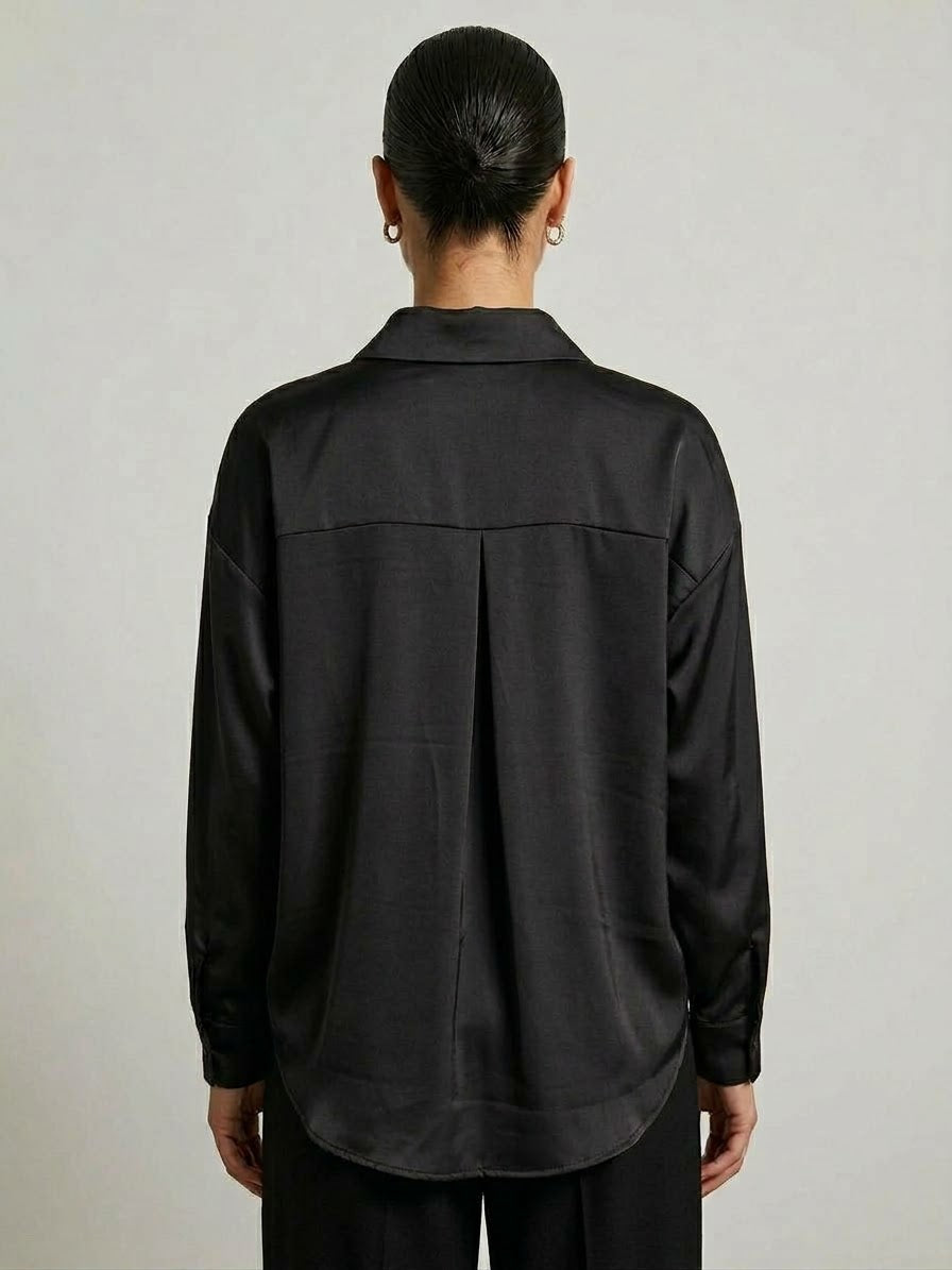 Camicia Salvador in Satin Fluid con Nodo Frontale Nero e gioiello