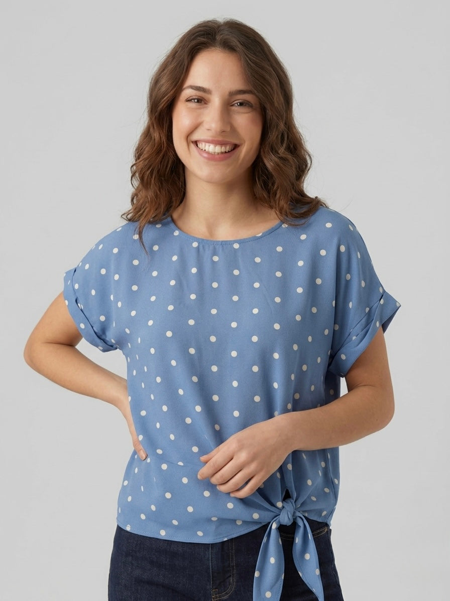 Blusa a pois con fiocco frontale blu polvere