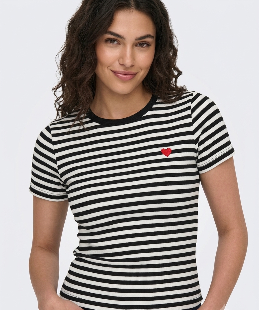 T-shirt Val a Righe Bianco e Nero Con Cuore