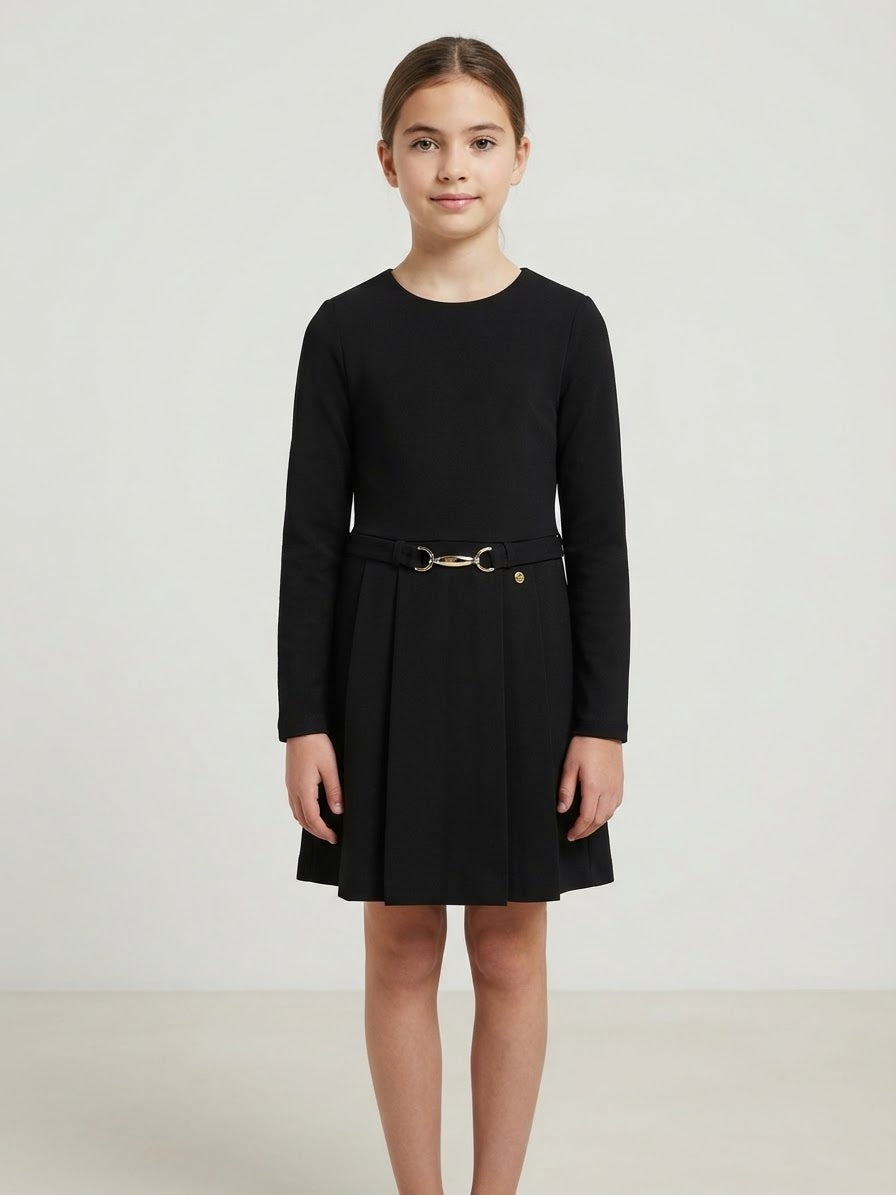 Abito Charlotte Nero Elegante con Gonna a Pieghe e Cinturina con Morsetto