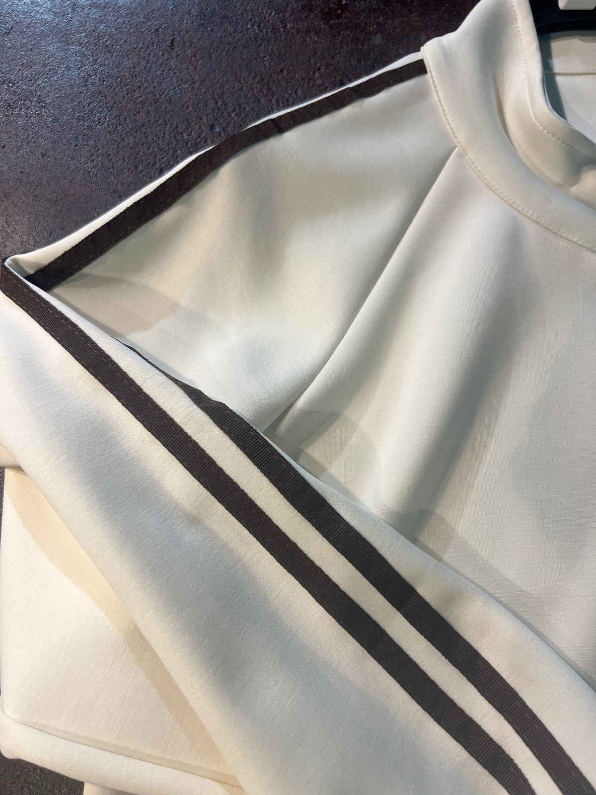 Completo Tuta Joy Panna con Zip e Banda Marrone