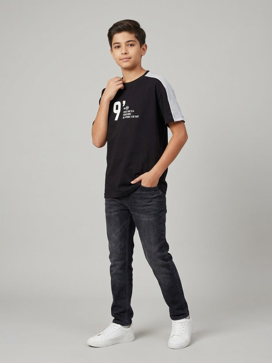 T-Shirt Seattle Color Block con Grafica Nera e Grigia